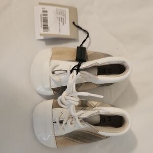 Burberry White and Tan Newborn Baby Shoes (New With Tag)
